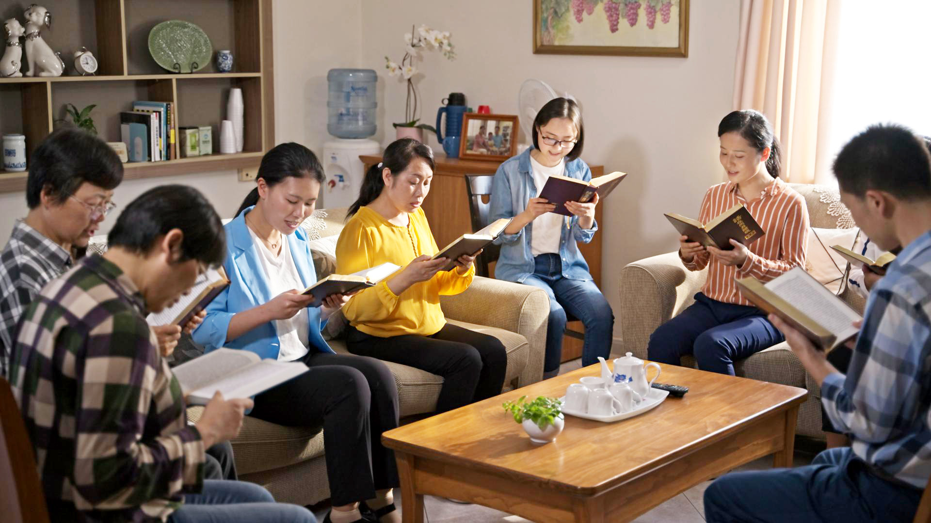 全能神教會基督徒聚會讀全能神的話語